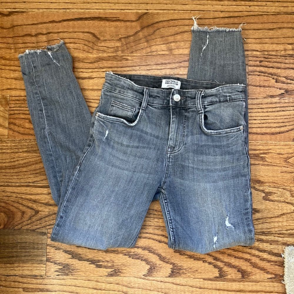 Zara Trafaluc Denim Collection Distressed Five Pocket Frayed Hem Jeans Size 4